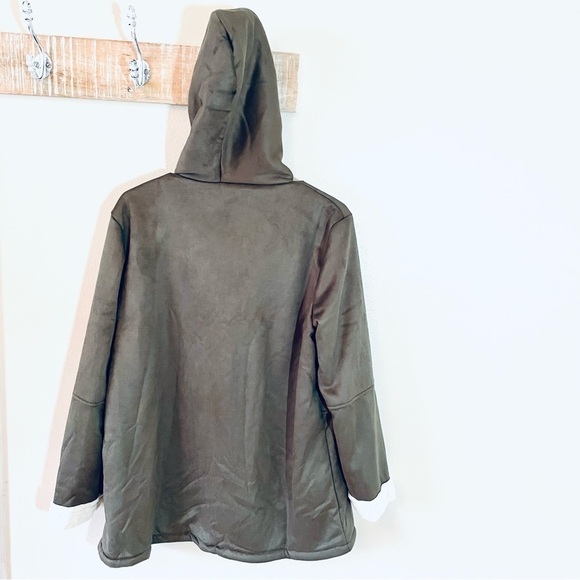 Women’s Army Green Fleece Jacket - Size Medium - Picture 11 of 13